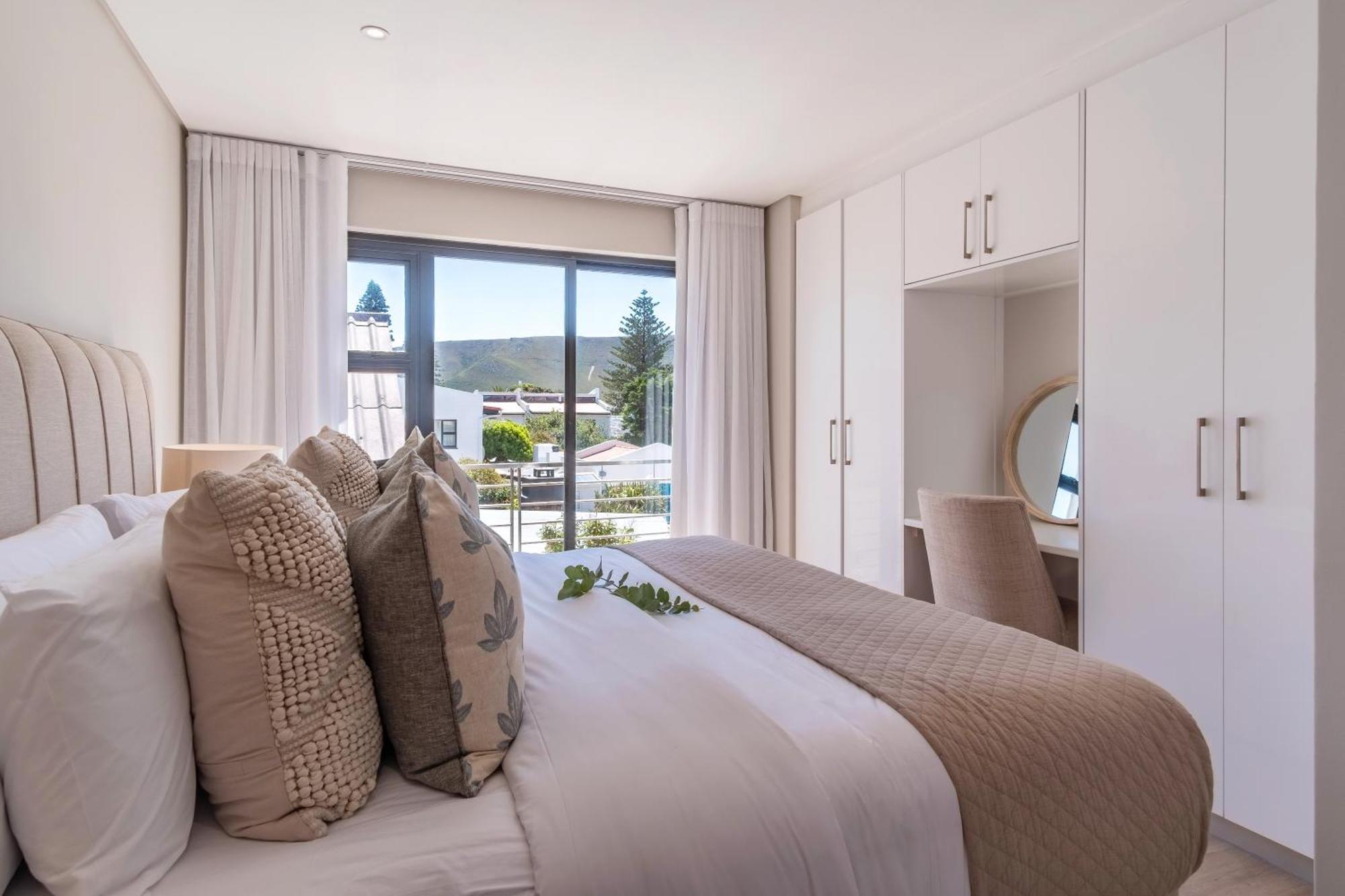 Esplanade Hermanus Room photo