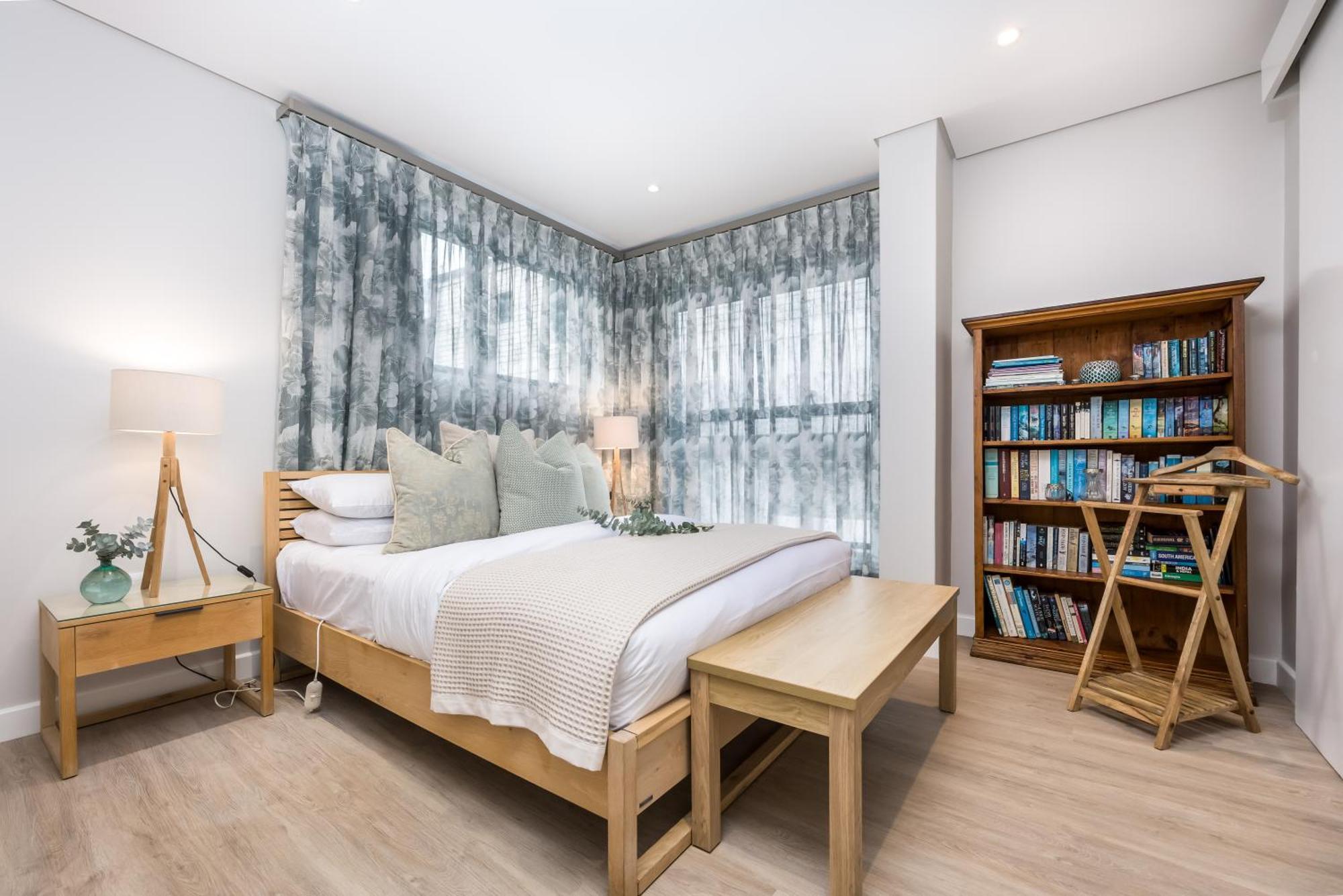 Esplanade Hermanus Room photo