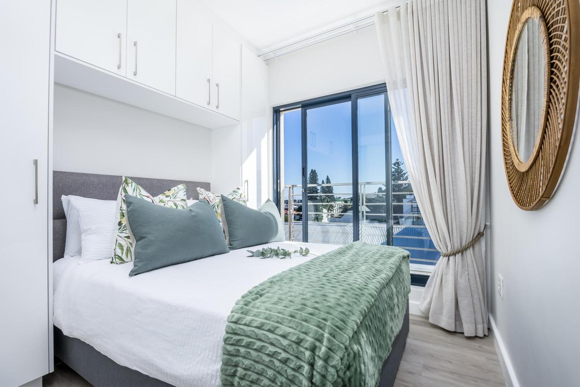 Esplanade Hermanus Room photo